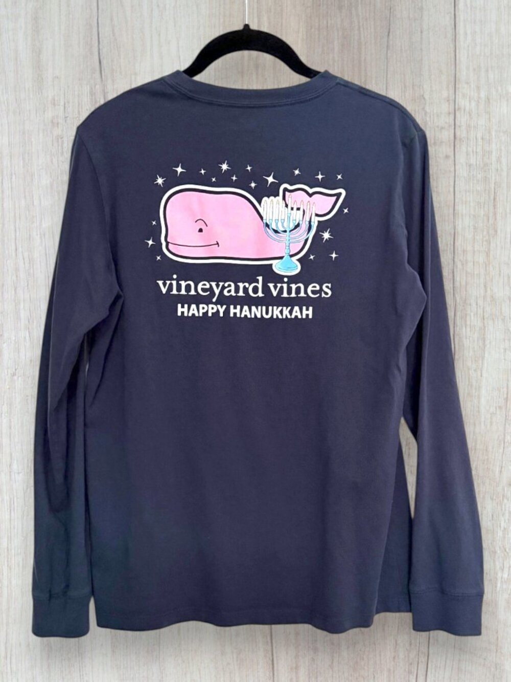 Vineyard Vines Happy Hanukkah Whale Menorah Long Sleeve Pocket Tee Boys L (16)